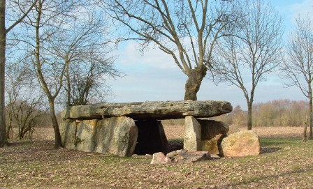 dolmen-soucelle-1.jpg