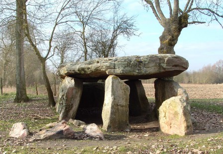 dolmen-soucelle-2.jpg