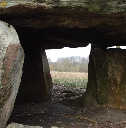 dolmen-soucelle-3.jpg